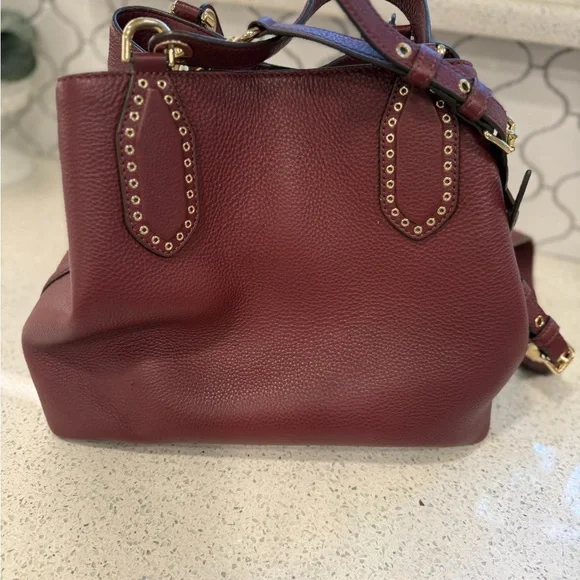 Elegant Burgundy Handbag and Wallet Set - Picture 2 of 6